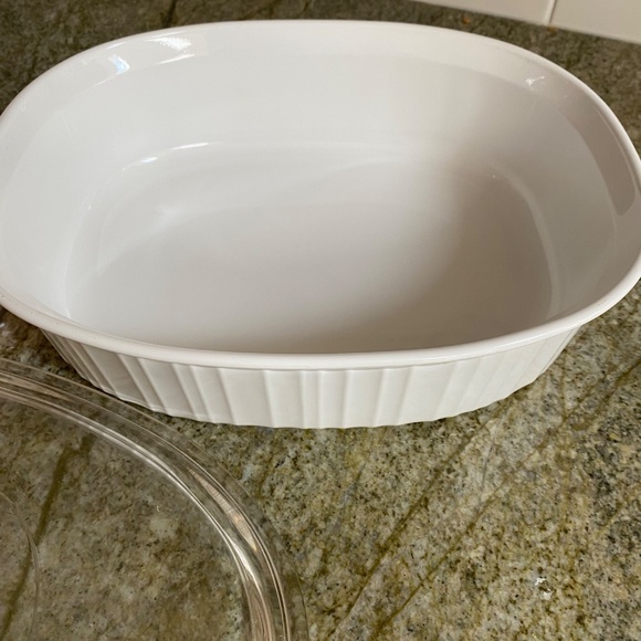 Corning Ware covered casserole dish - Picture 4 of 5